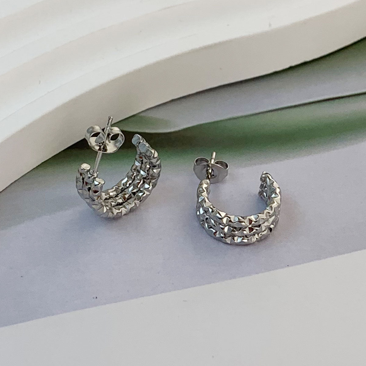 Aretes Croche Brillante | Acero Inoxidable | Chapa Oro 18k