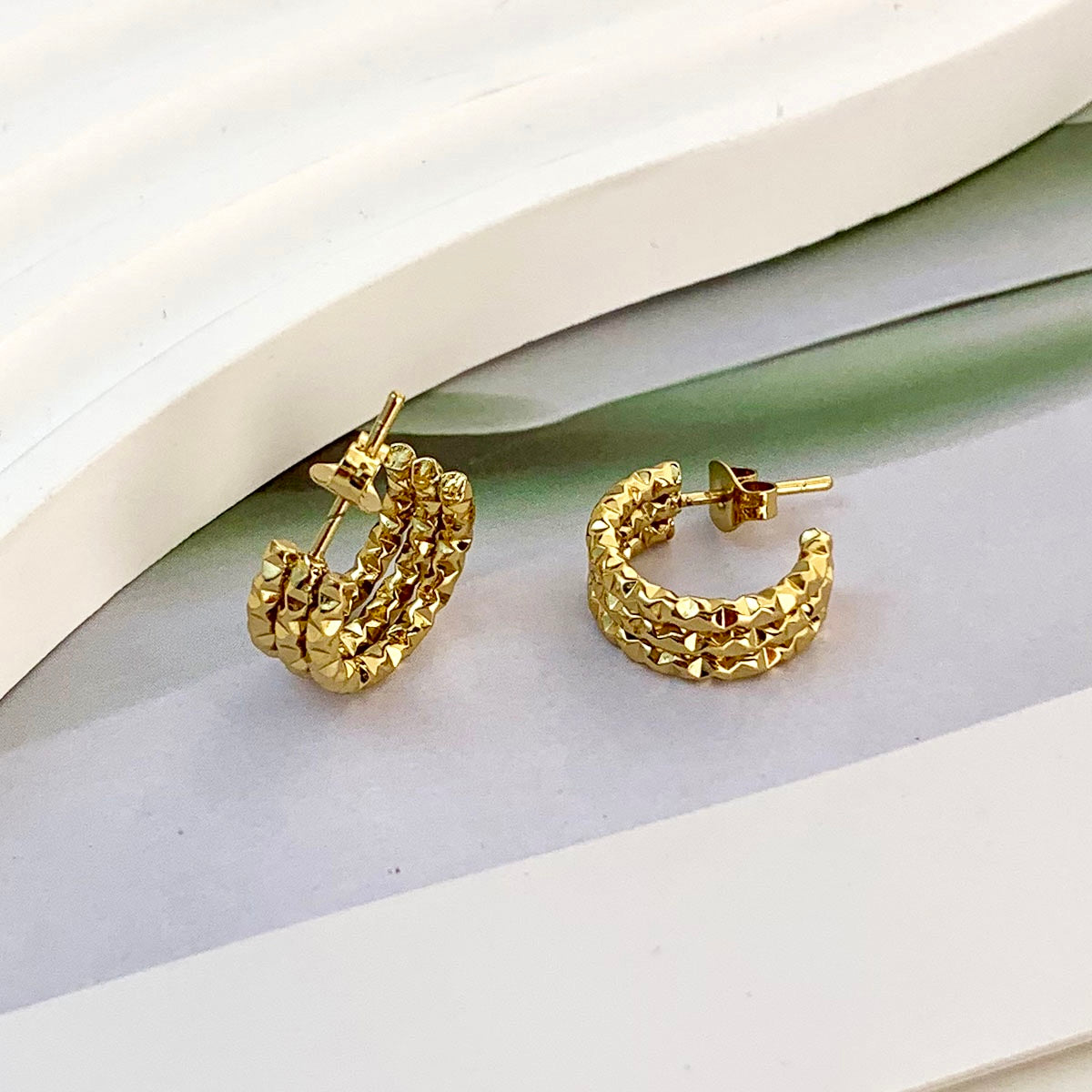 Aretes Croche Brillante | Acero Inoxidable | Chapa Oro 18k
