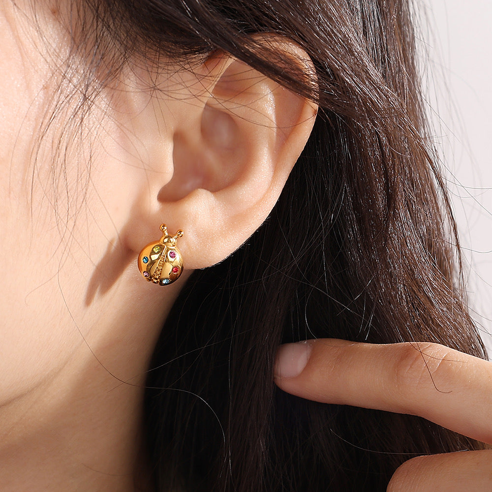 Aretes Mariquita Dorada | Acero Inoxidable | Chapa Oro 18k